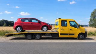 Małe auto na lawecie – awaryjne otwieranie aut w Świdnicy