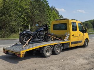 Transport motocykla na lawecie latem – Świdnica
